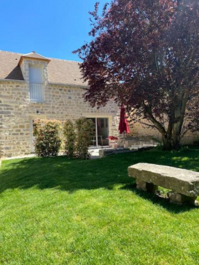 La Grangerie - Maison en pierre centre village